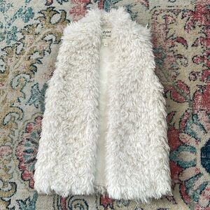Dylan Los Angeles Faux fur Vest! Women’s size small. White